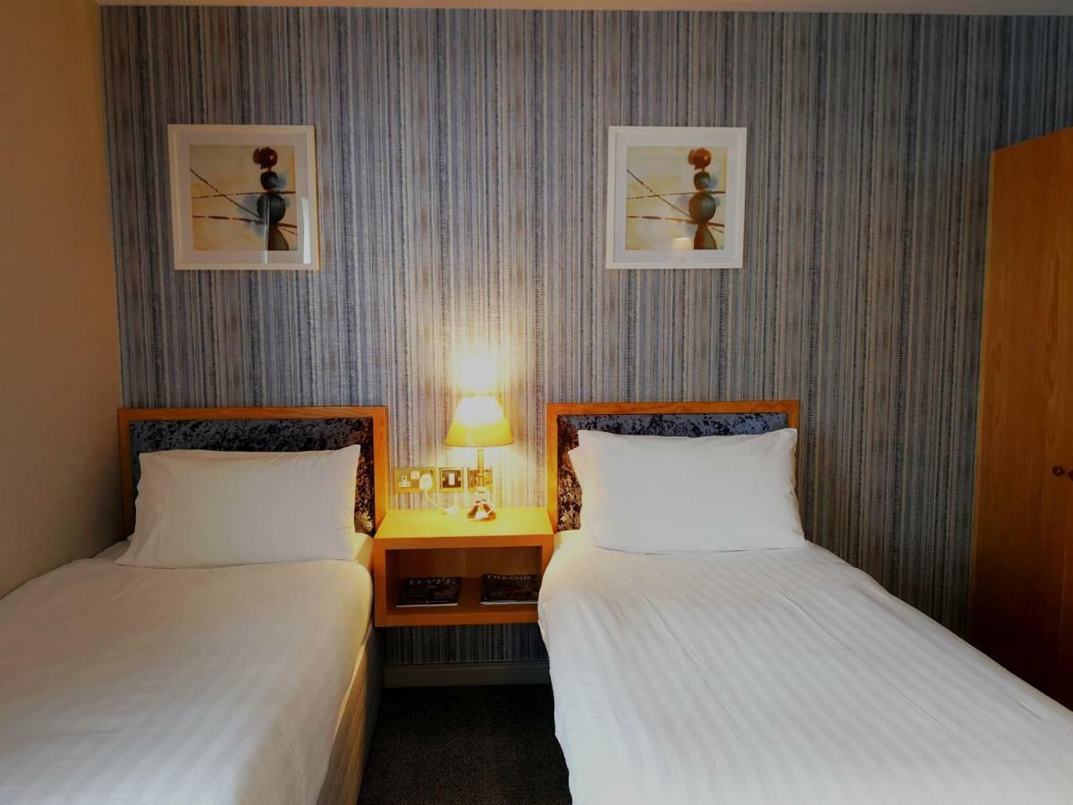 אומה Mellon Country Inn Hotel מראה חיצוני תמונה