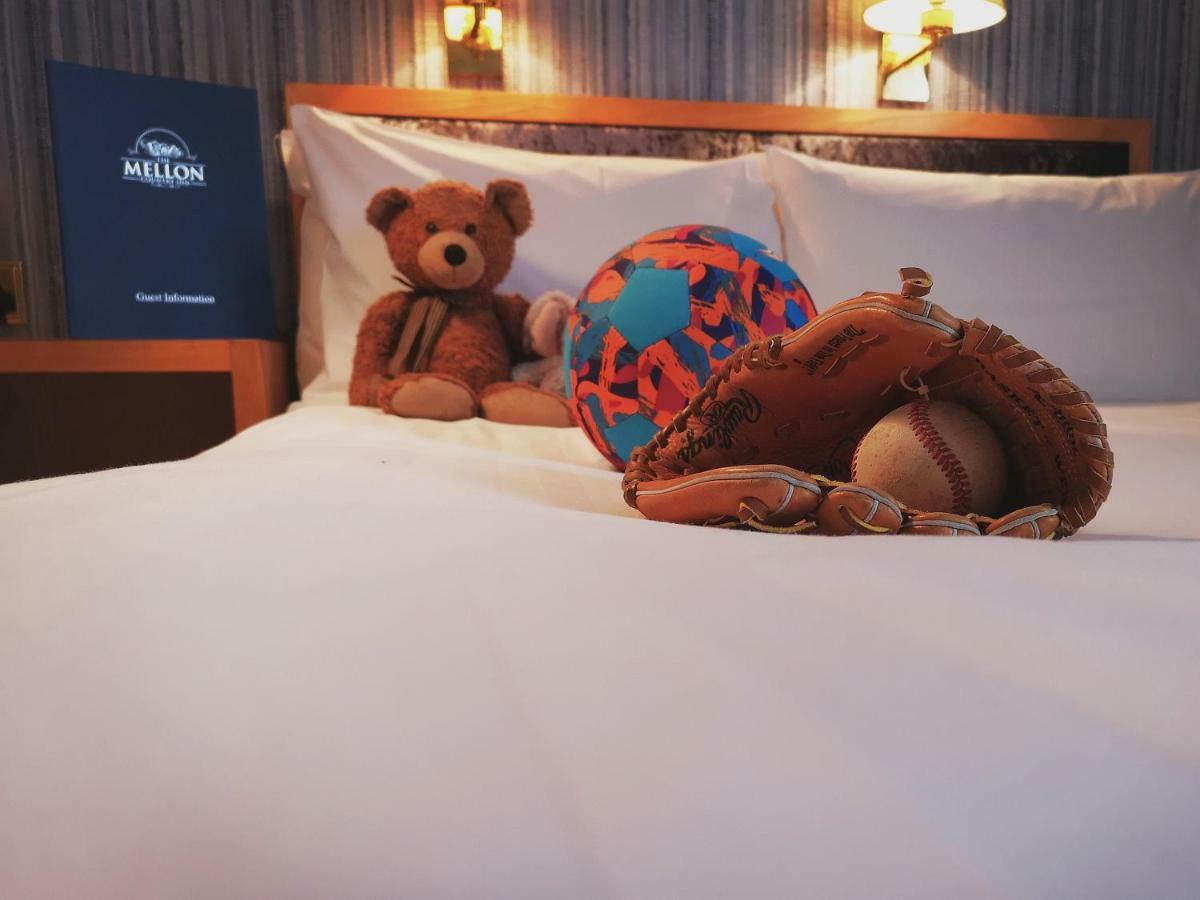 אומה Mellon Country Inn Hotel מראה חיצוני תמונה