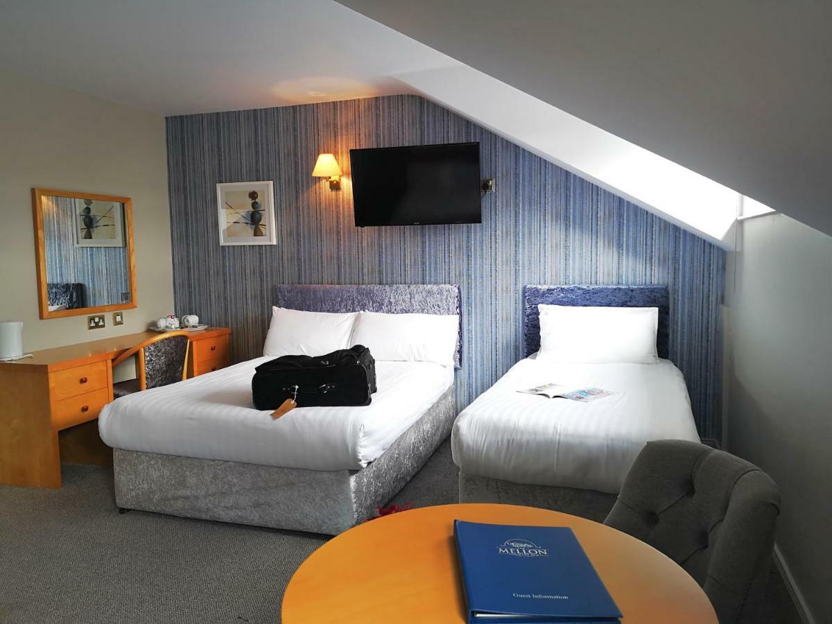 אומה Mellon Country Inn Hotel מראה חיצוני תמונה